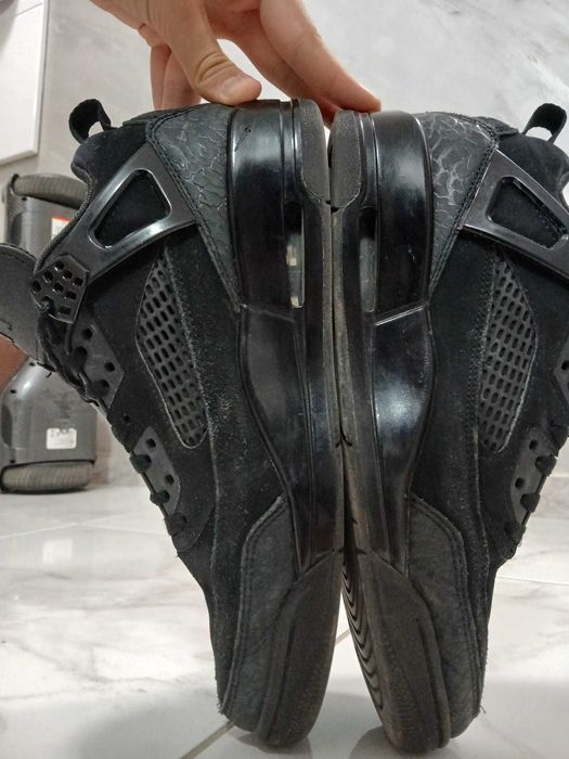 Air Jordan 4 „Black Cat“ – черни маратонки