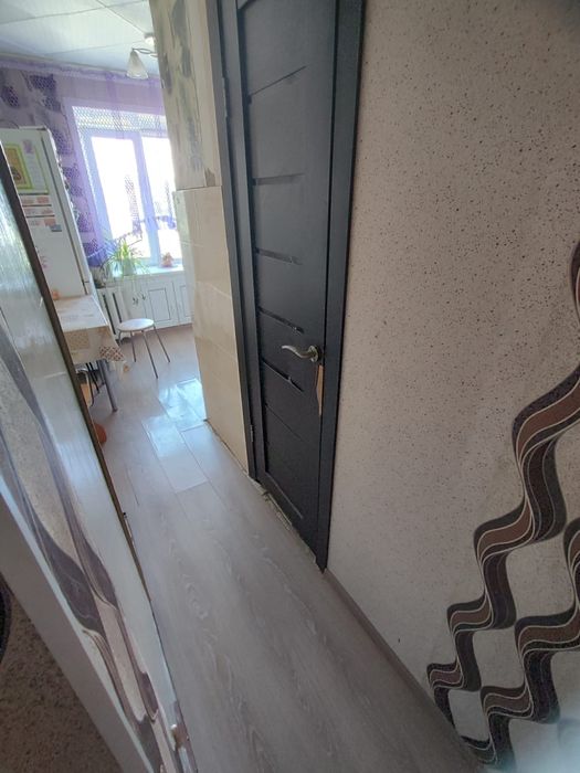 Продам 2 х комн . 4 -5 ,1 этаж.
