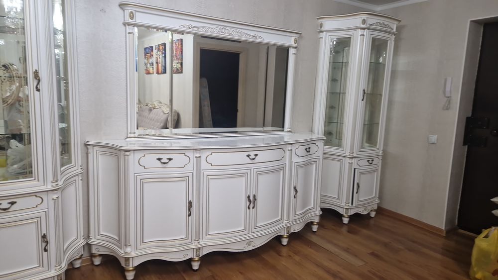 Комод, сервант, зеркало,
