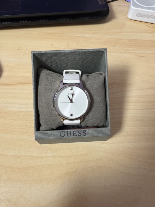 Ceas Guess.