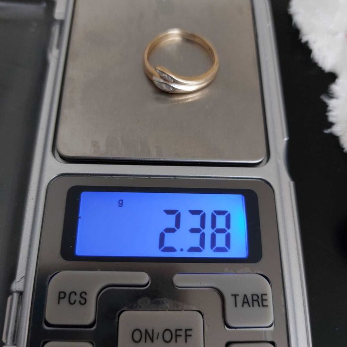 Inel aur 18 k cu doua diamante
