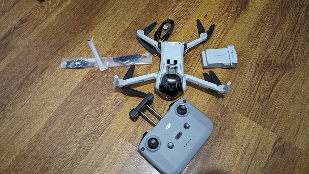 Drona DJI Mini 3