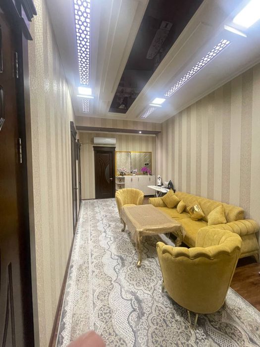 Uy sotiladi novostroyka