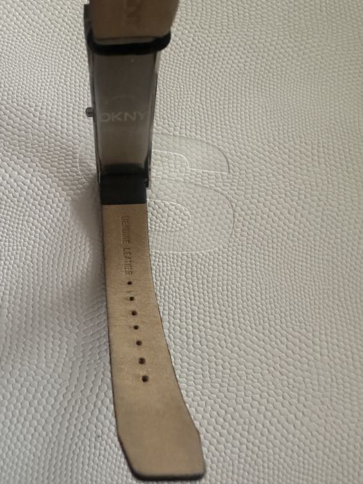 Дасмки часовник DKNY