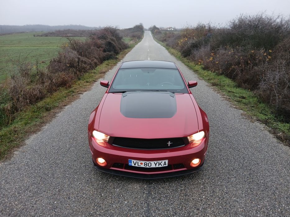 Vând Ford Mustang anul 2009