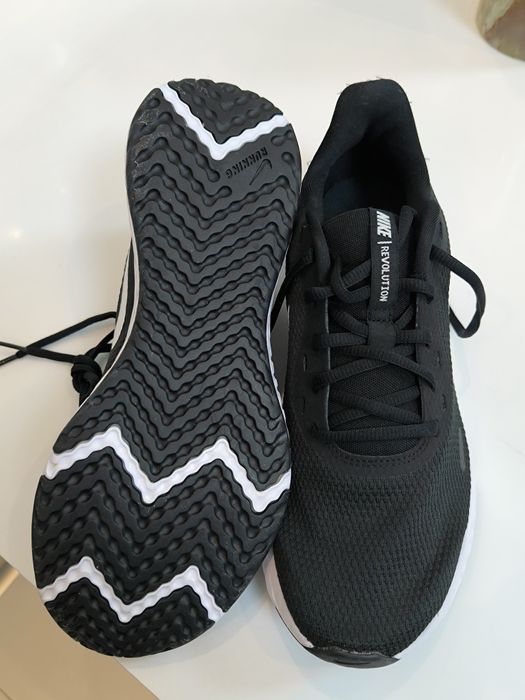 Adidași nike numărul 42.5