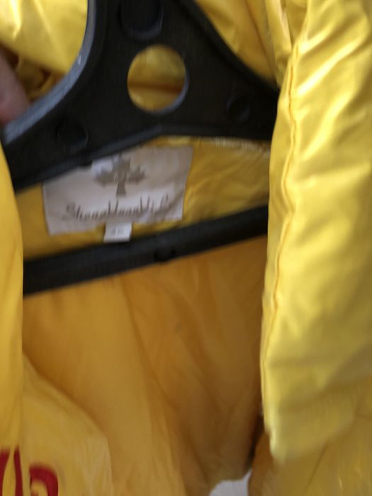 Продам куртку. В желтом цвете.