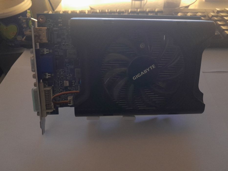Продам видеокарту nvidia GT 240 на 1 ГБ в хорошем состоянии