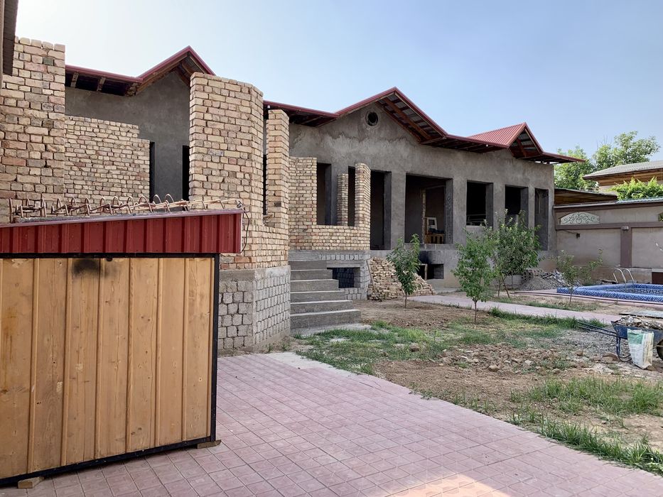 Продается недостроенный дом 6 соток. Напротив Ибн сино StroyMart