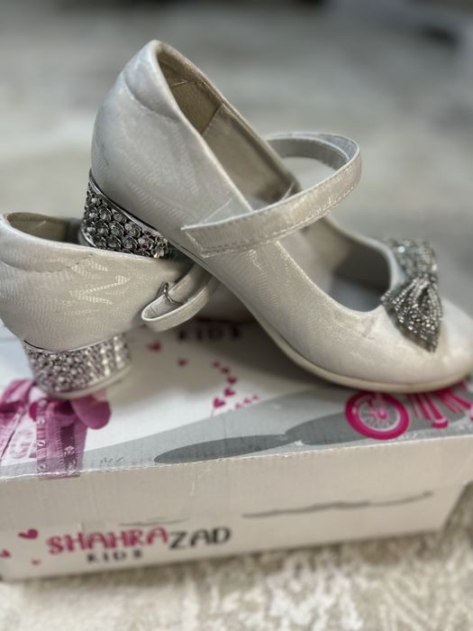 Детские нарядные туфли