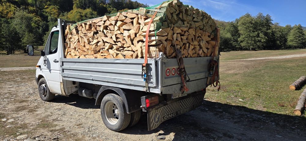 Vând lemne foc esențe tari transport gratuit