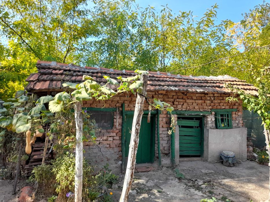 Продажба на къща в село Бръшляница