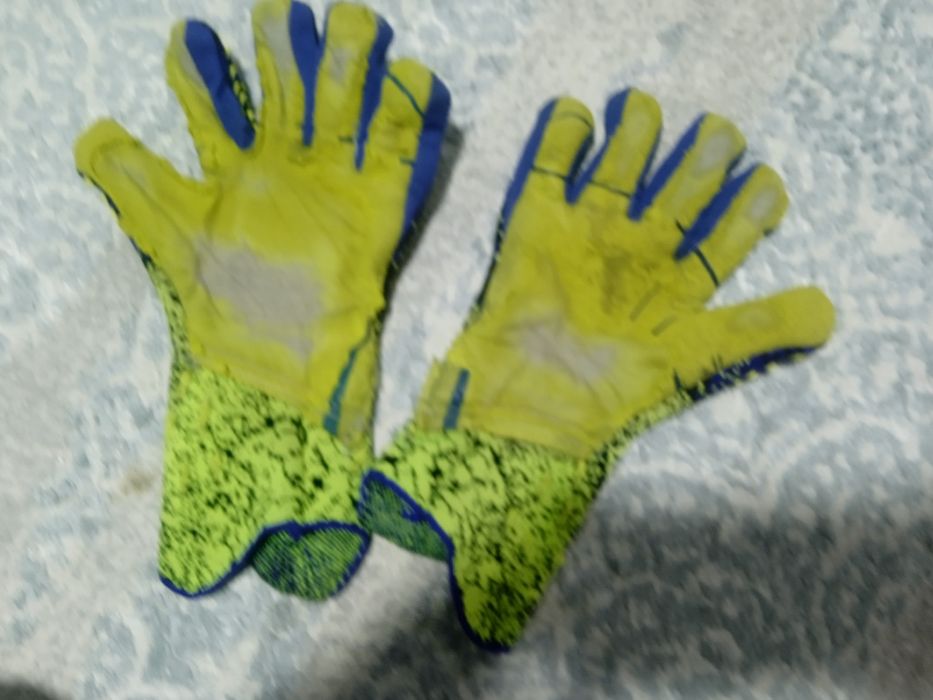 Продаю перчатки для футбола