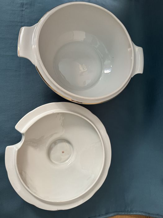 Български порцеланов супник на Изида