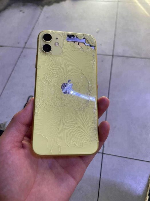 iPhone 11 — 128 GB