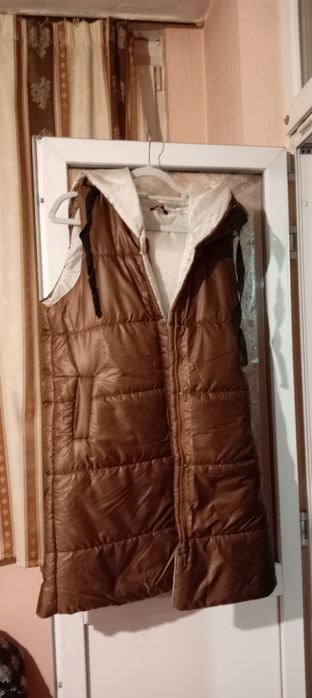 Дамски кафяв елек.