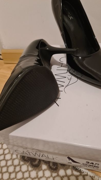 Дамски обувки на ток (лачени)