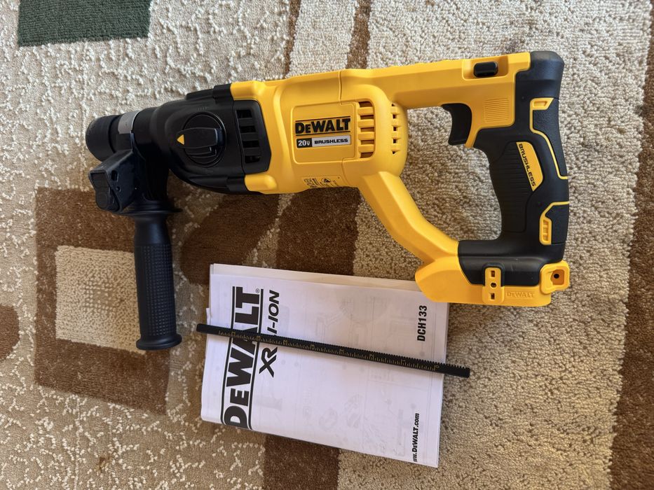 Перфоратор DeWalt DCH133