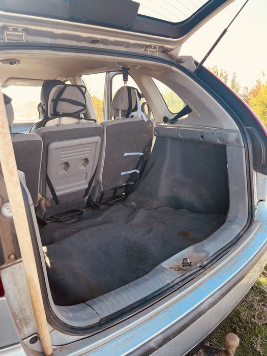 Nissan Almera Tino