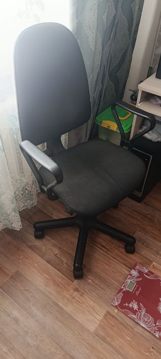 Продам компьютерный стол и стул