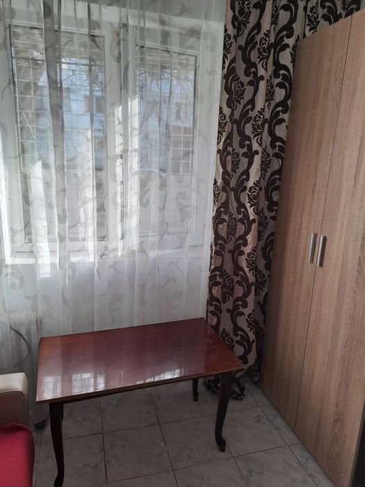 Închiriez garsoniera