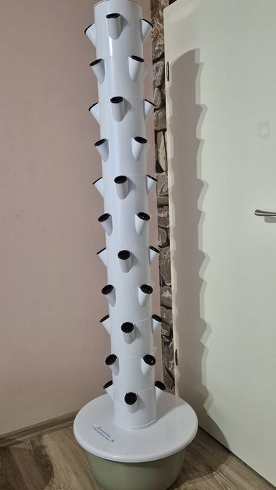 Вертикална кула за отглеждане на растения