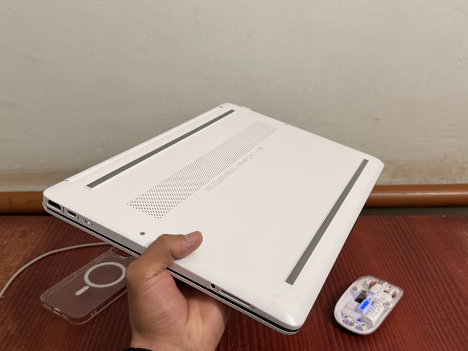 Noudbook srochna sotiladi Hp laptop  intel i7 8/512