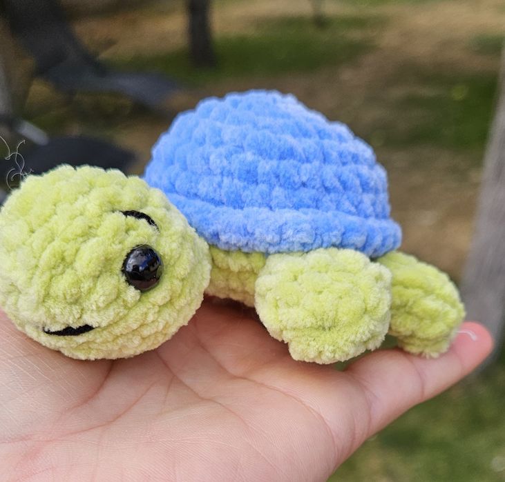 3 Broscute țestoase crosetate