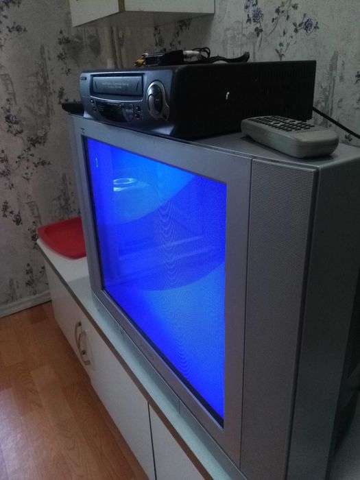 видео-магнитофон DAEWOO VQ270Kи тел. PANASONIK-TAU GIGA 72 дюйма