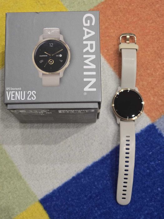Garmin Venu 2S - Smartwatch Premium Compact, Ecran AMOLED