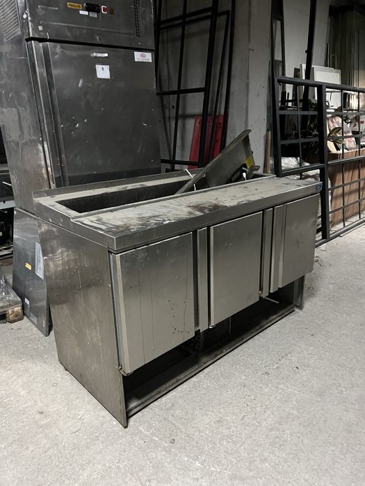 Салатен бар с 3 врати