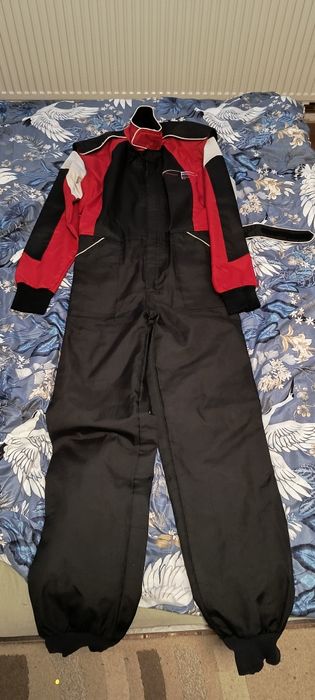 Vând combinezon kart