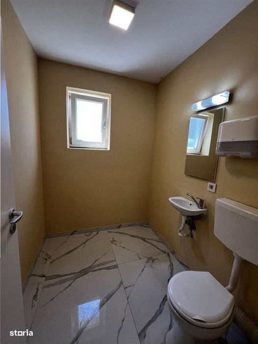 Spatiu comercial de 2 camere cu 2 bai 3 locuri de parcare zona Lazaret