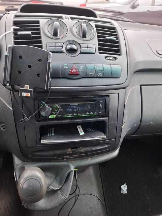 MERCEDES Vito 110 Autoutilitara 3 locuri 2.2CDi E5 6 trepte AC, recent adus Olanda