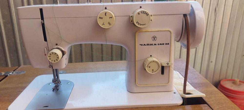 Продам швейную машинку