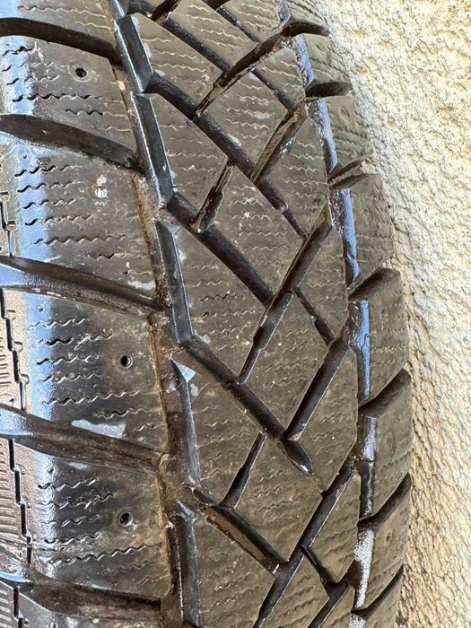 Roata 195/75/R16C cu anvelopa Dunlop iarna