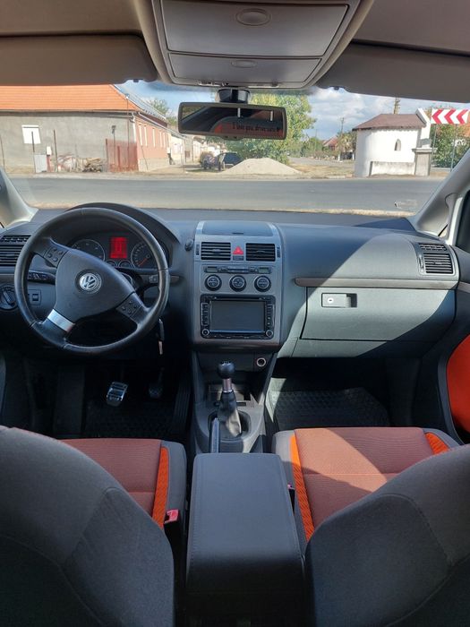 Vând Volkswagen  Touran Cross
