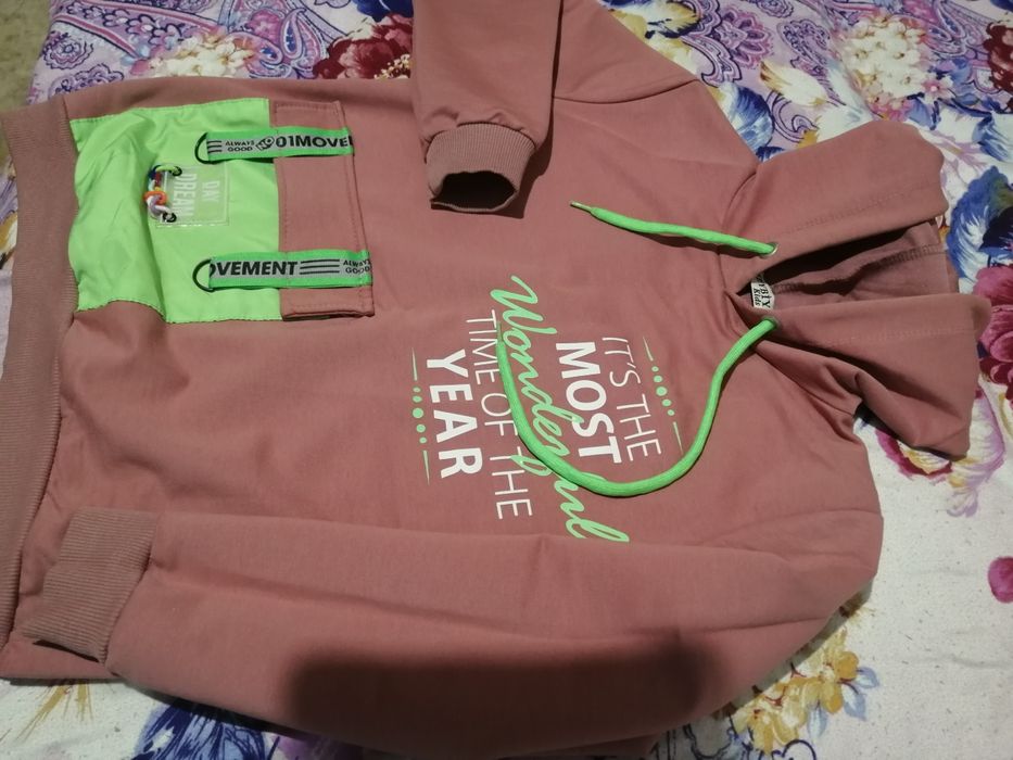 Продам на девочку джинсы, треко, кофты