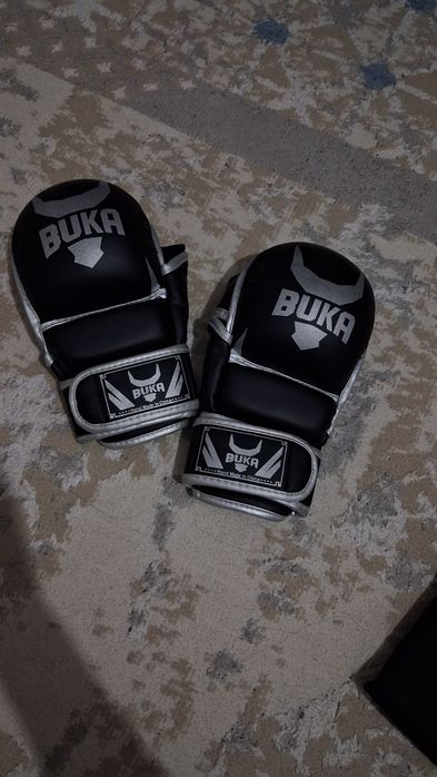 перчатки бука и фути