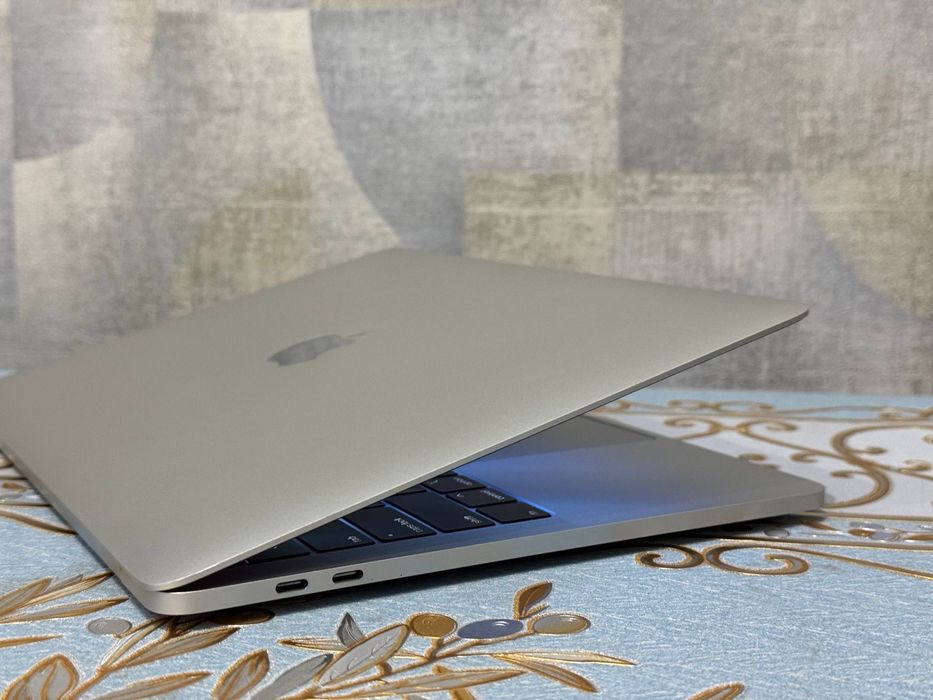 Apple MacBook Pro 2018 Touch Bar Silver