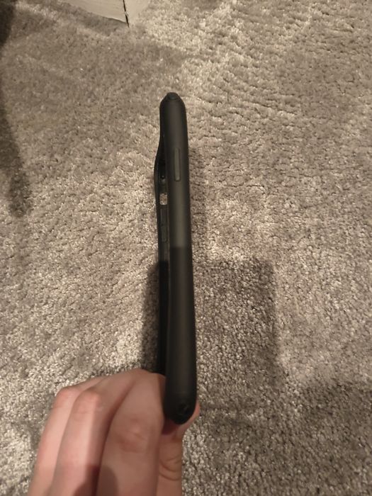 Vând husa mobilfox pentru iPhone 11