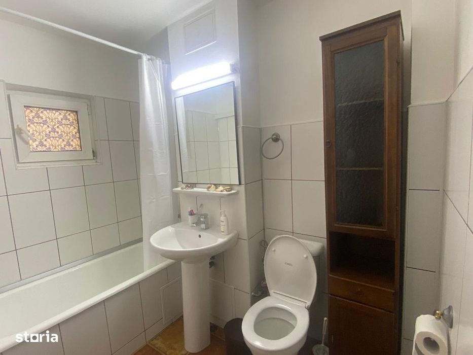 Închiriez apartament 2 camere in Piata Centrala