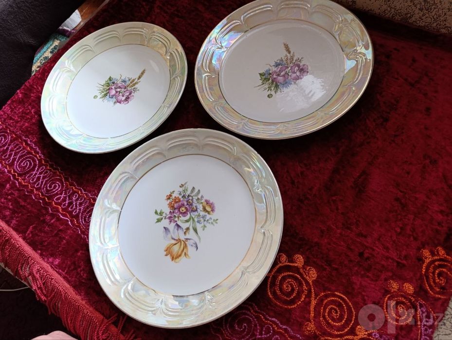 Статуэтки , сахарница , чайник , молочники , блюда , чайная пара
