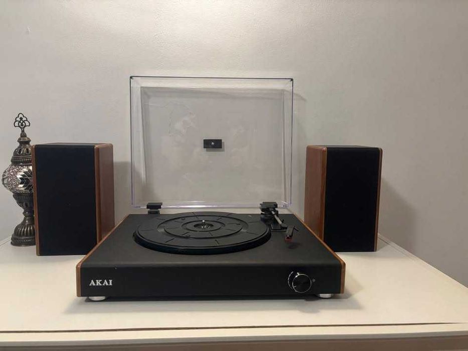 Sistem pick-up cu boxe AKAI ATT 240SP