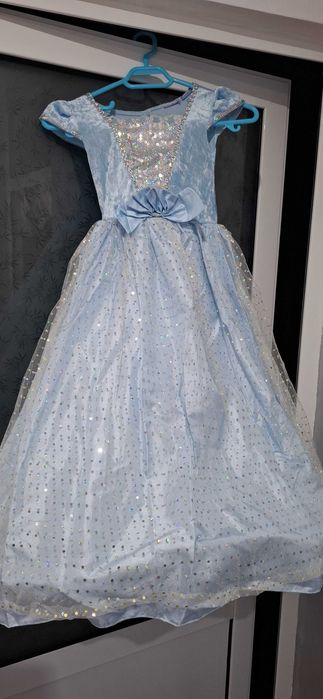 Rochii prințese Cenușăreasa, Sofia purate o singura data, cu crinolina