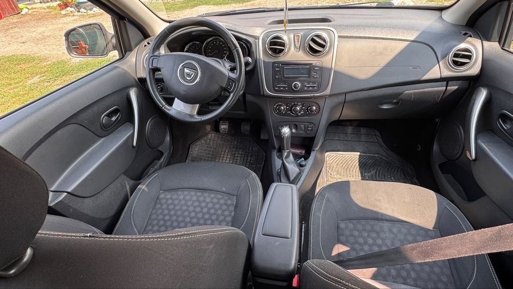 Vând Dacia Sandero 2015, 1.2 benzină 75 cp. Masina este intreținută, are cauciucuri noi M+S.