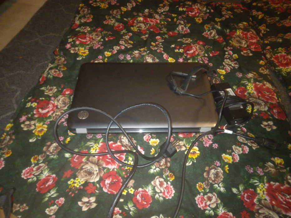 Hp noutbuk holati ideal  core i3 xotira 124 aperativ 4 malumot uchun