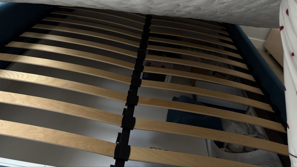 Продаю кровать с матрасом