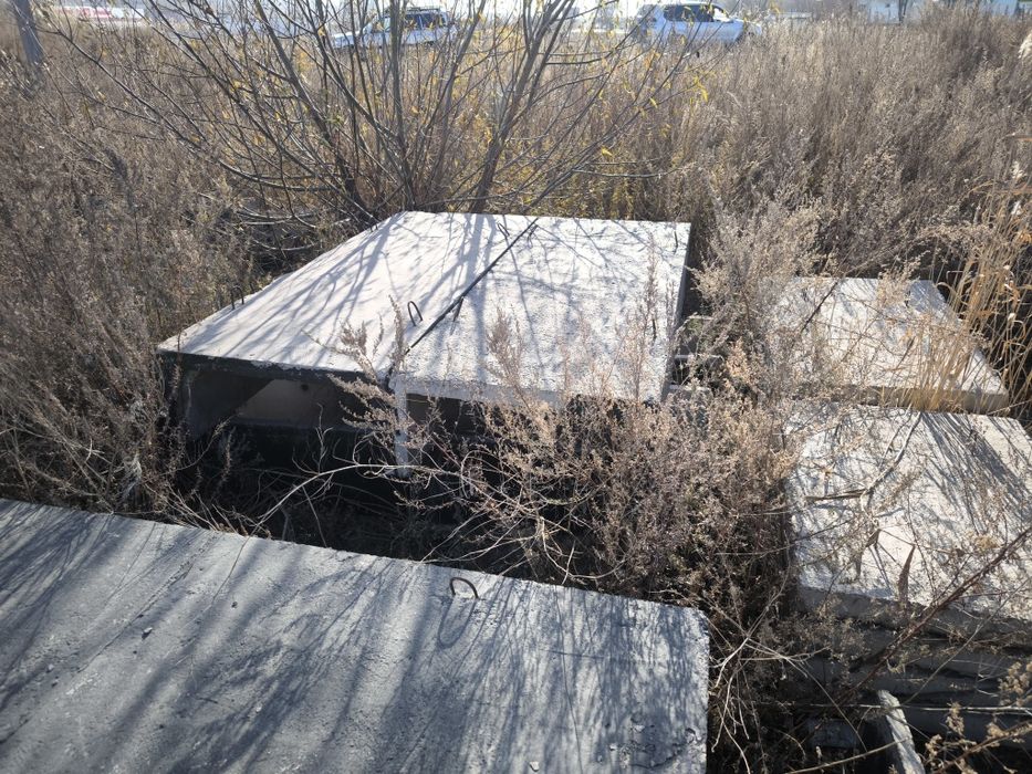 ЖБЦ лоток под гидро сети (трубы).