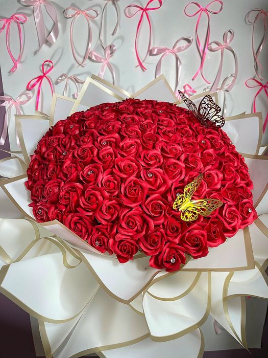 Buchet trandafiri de sapun in ambalaj bufant